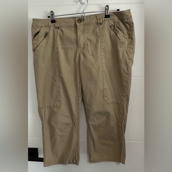 Reitmans Women's Crops Size 15 - Picture 5 of 9